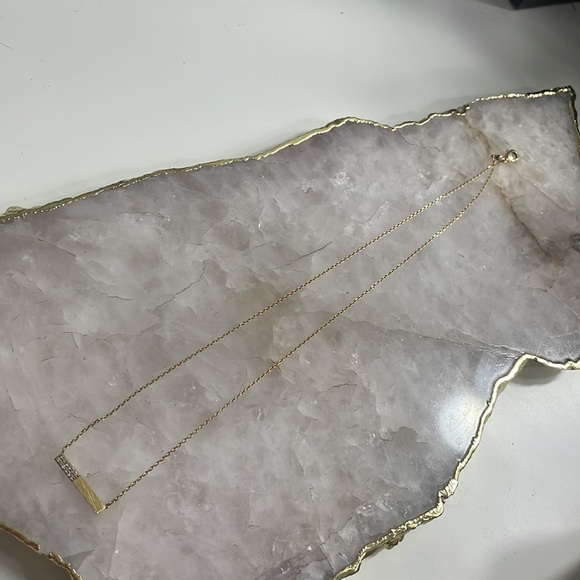 Delicate minimalist gold bar necklace - Picture 2 of 2